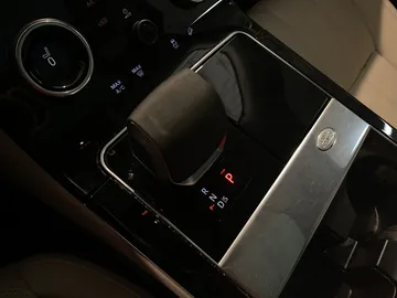 2022 Land Rover Range Rover Velar - image 35
