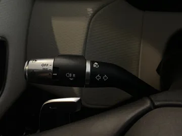 2022 Land Rover Range Rover Velar - image 17