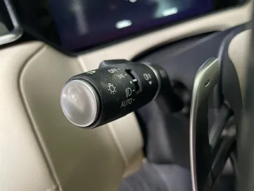 2023 Land Rover Range Rover Velar - image 20