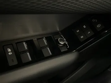2020 Land Rover Range Rover Velar - image 23