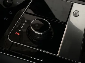 2020 Land Rover Range Rover Velar - image 32
