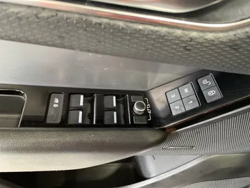 2020 Land Rover Range Rover Velar - image 22