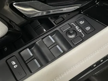 2023 Land Rover Range Rover Evoque - image 24