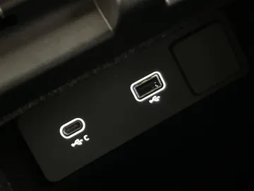 2023 Land Rover Range Rover Evoque - image 31