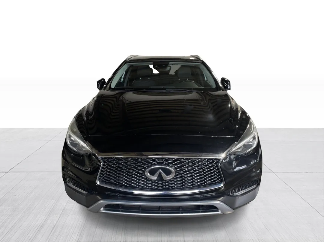 2018 INFINITI QX30 — photo 2