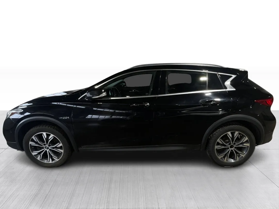 2018 INFINITI QX30 — photo 4