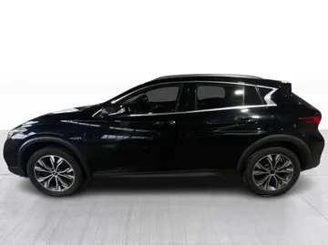 2018 INFINITI QX30 - image 4