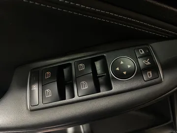 2018 INFINITI QX30 - image 23