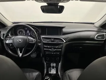 2018 INFINITI QX30 - image 4