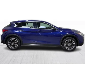 2018 INFINITI QX30 - image 2