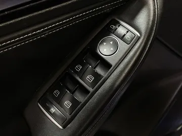 2018 INFINITI QX30 - image 19
