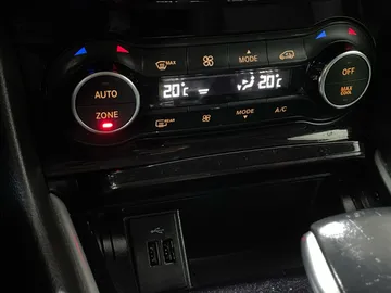 2018 INFINITI QX30 - image 18