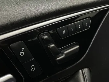 2018 INFINITI QX30 - image 16