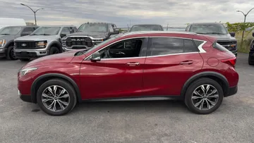 2018 INFINITI QX30 - image 4