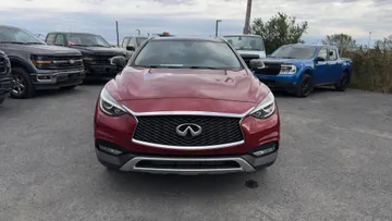 2018 INFINITI QX30 - image 2