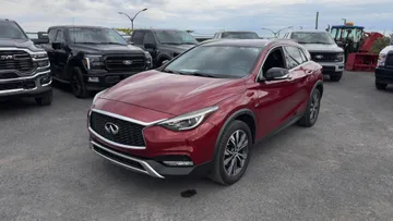 2018 INFINITI QX30 - image 3