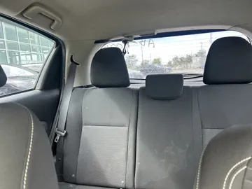 2015 Toyota Yaris - image 8