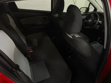 2018 Toyota Yaris - image 11