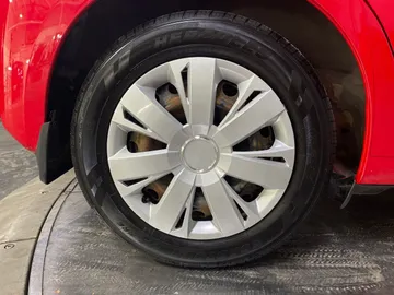 2018 Toyota Yaris - image 18