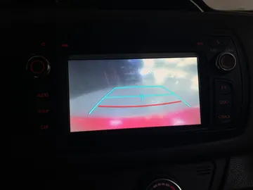 2018 Toyota Yaris - image 19