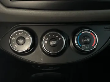 2018 Toyota Yaris - image 20