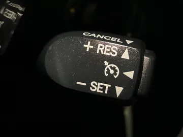 2018 Toyota Yaris - image 23
