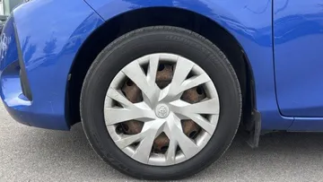 2018 Toyota Yaris Hatchback - image 7