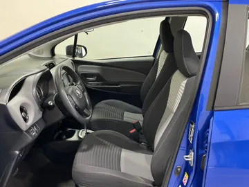 2018 Toyota Yaris - image 3