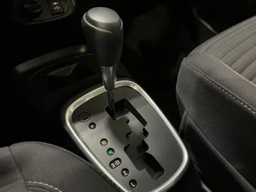 2018 Toyota Yaris - image 24