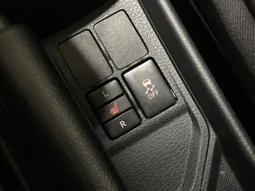 2018 Toyota Yaris - image 21