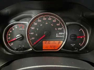 2018 Toyota Yaris - image 15
