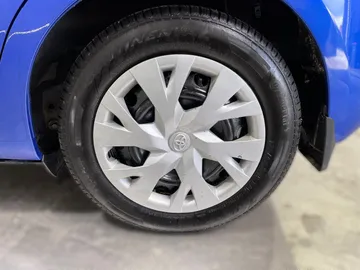 2018 Toyota Yaris - image 6