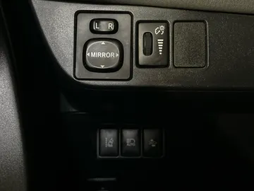 2018 Toyota Yaris - image 20