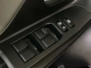 2018 Toyota Yaris - image 19