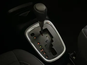 2018 Toyota Yaris - image 24