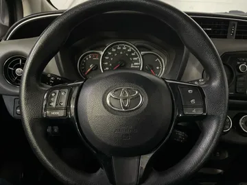 2018 Toyota Yaris - image 16
