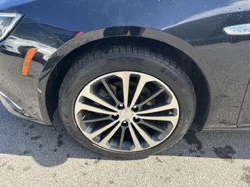 2019 Buick Regal Sportback - image 7