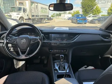 2019 Buick Regal Sportback - image 9
