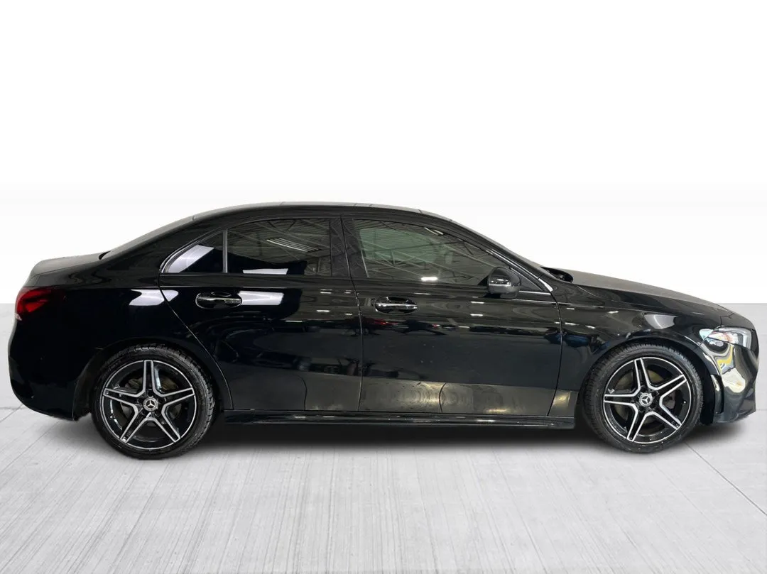 2022 Mercedes-Benz A-Class — photo 2