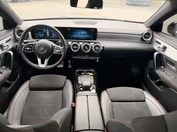 2022 Mercedes-Benz CLA - image 9