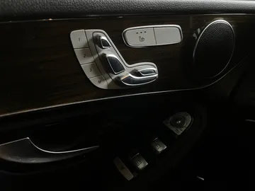 2020 Mercedes-Benz GLC - image 20
