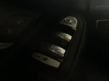 2020 Mercedes-Benz GLC - image 27