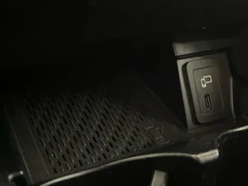 2020 Mercedes-Benz GLC - image 34