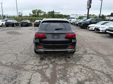 2022 Mercedes-Benz GLC - image 7