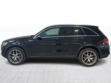 2022 Mercedes-Benz GLC - image 9