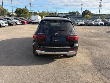 2024 Mercedes-Benz GLB - image 7
