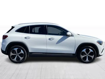 2024 Mercedes-Benz GLA - image 2