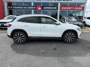 2023 Mercedes-Benz GLA - image 4