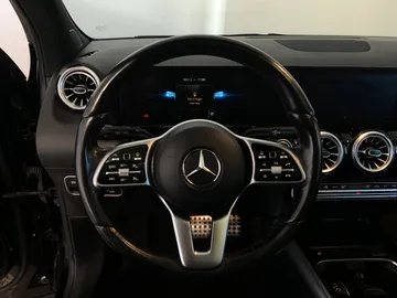 2022 Mercedes-Benz GLA - image 18