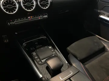 2022 Mercedes-Benz GLA - image 22